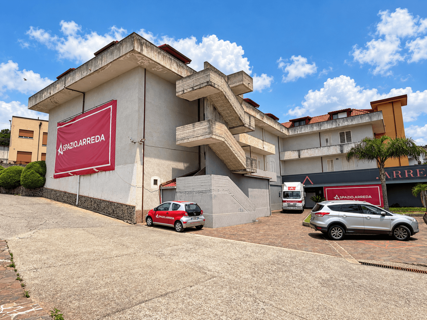 Locale commerciale di 1.500 m² in vendita a Feroleto Antico