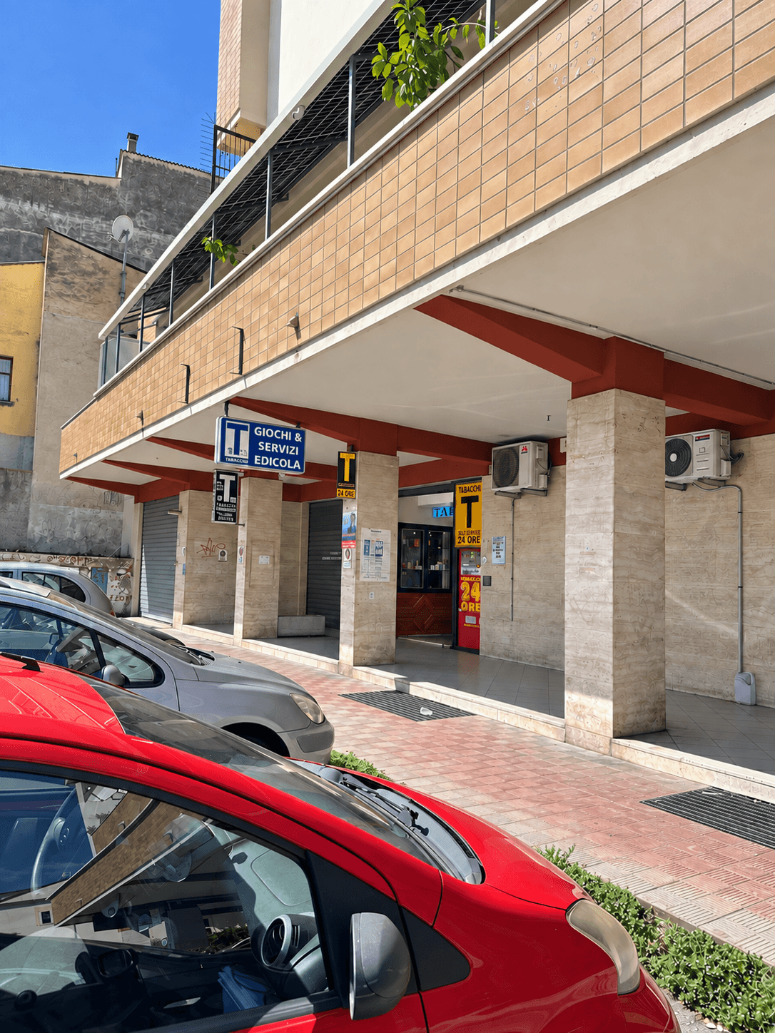 Tabaccheria con locale commerciale di 108 m² a Lamezia Terme